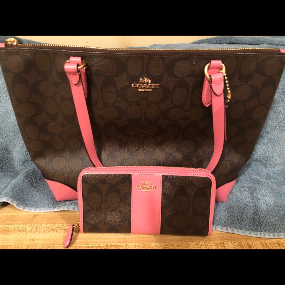 Coach purse and wallet set